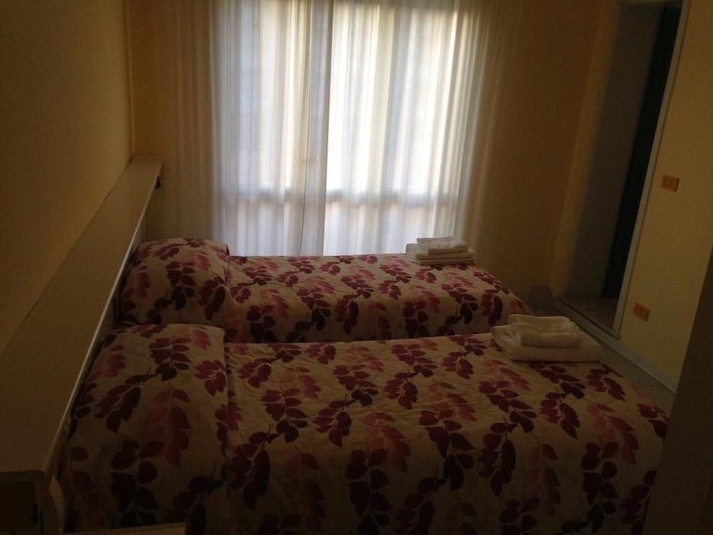 Aron Hotel Римини Экстерьер фото