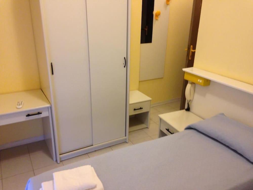 Aron Hotel Римини Экстерьер фото