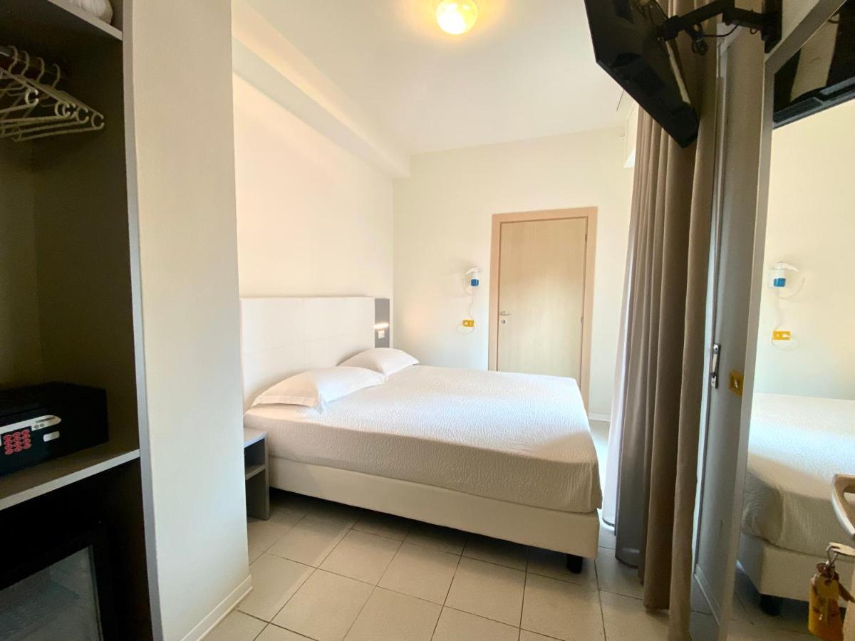 Aron Hotel Римини Экстерьер фото