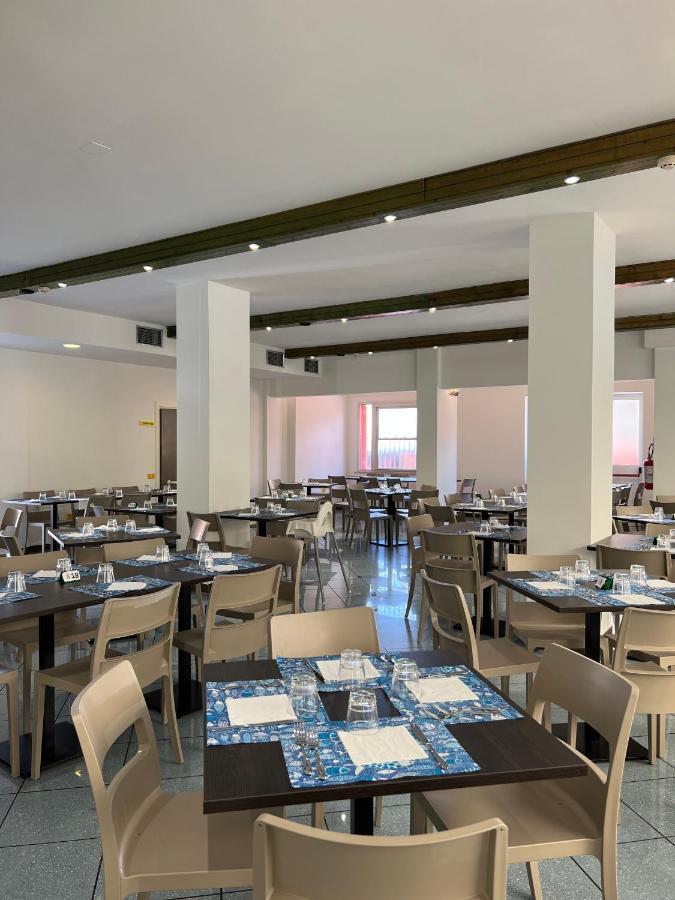 Aron Hotel Римини Экстерьер фото