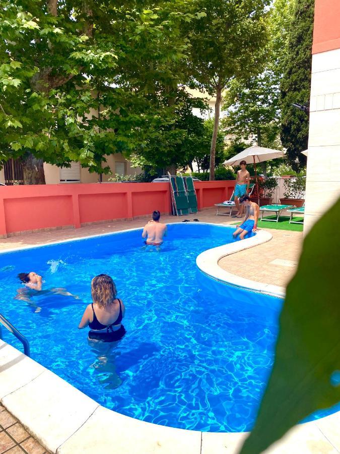 Aron Hotel Римини Экстерьер фото