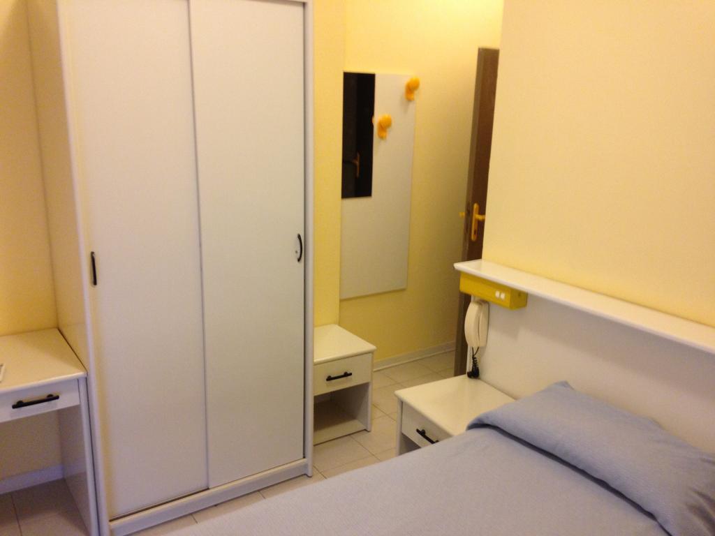 Aron Hotel Римини Экстерьер фото