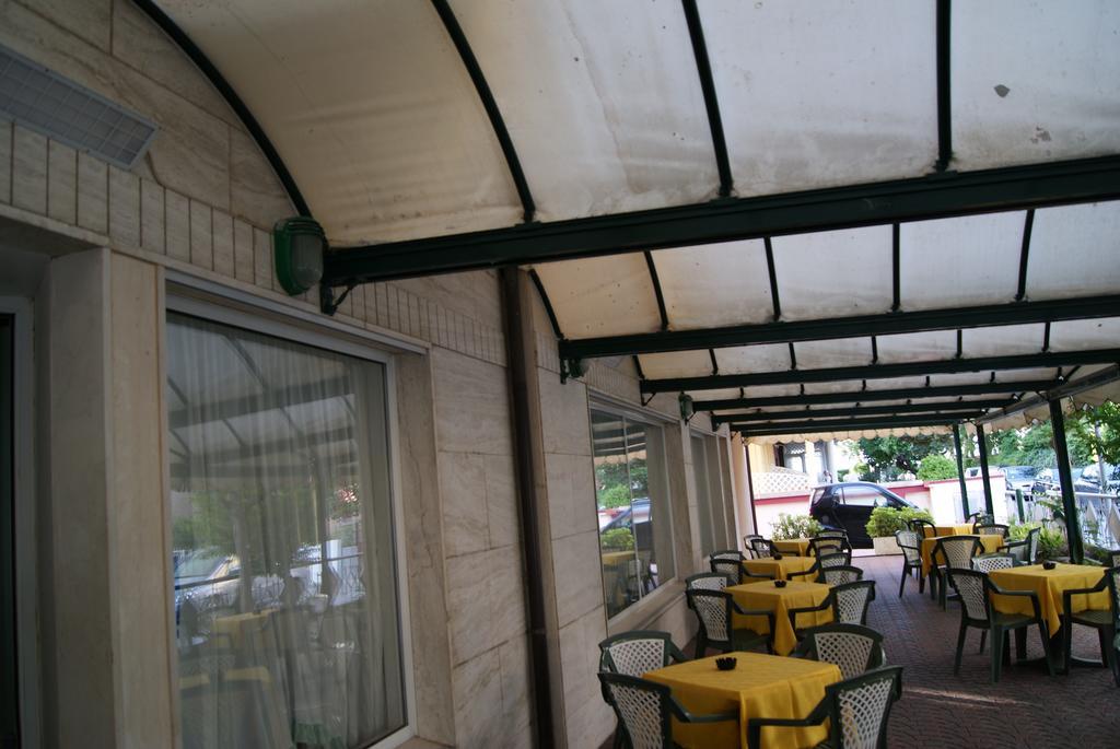Aron Hotel Римини Экстерьер фото