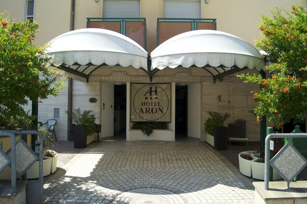 Aron Hotel Римини Экстерьер фото