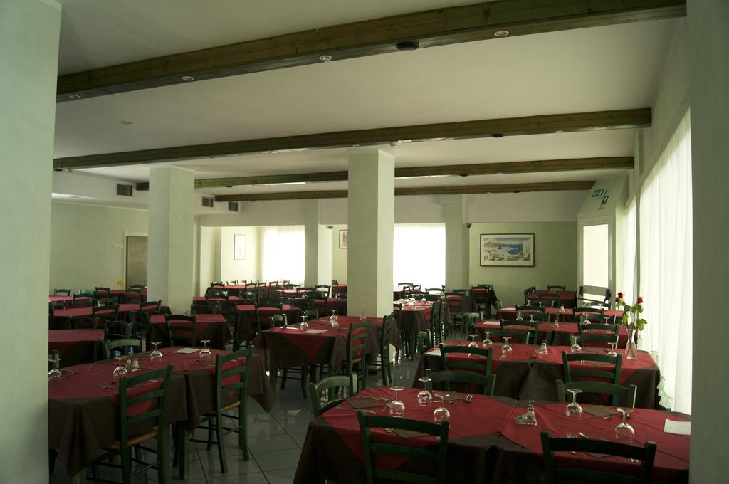 Aron Hotel Римини Экстерьер фото